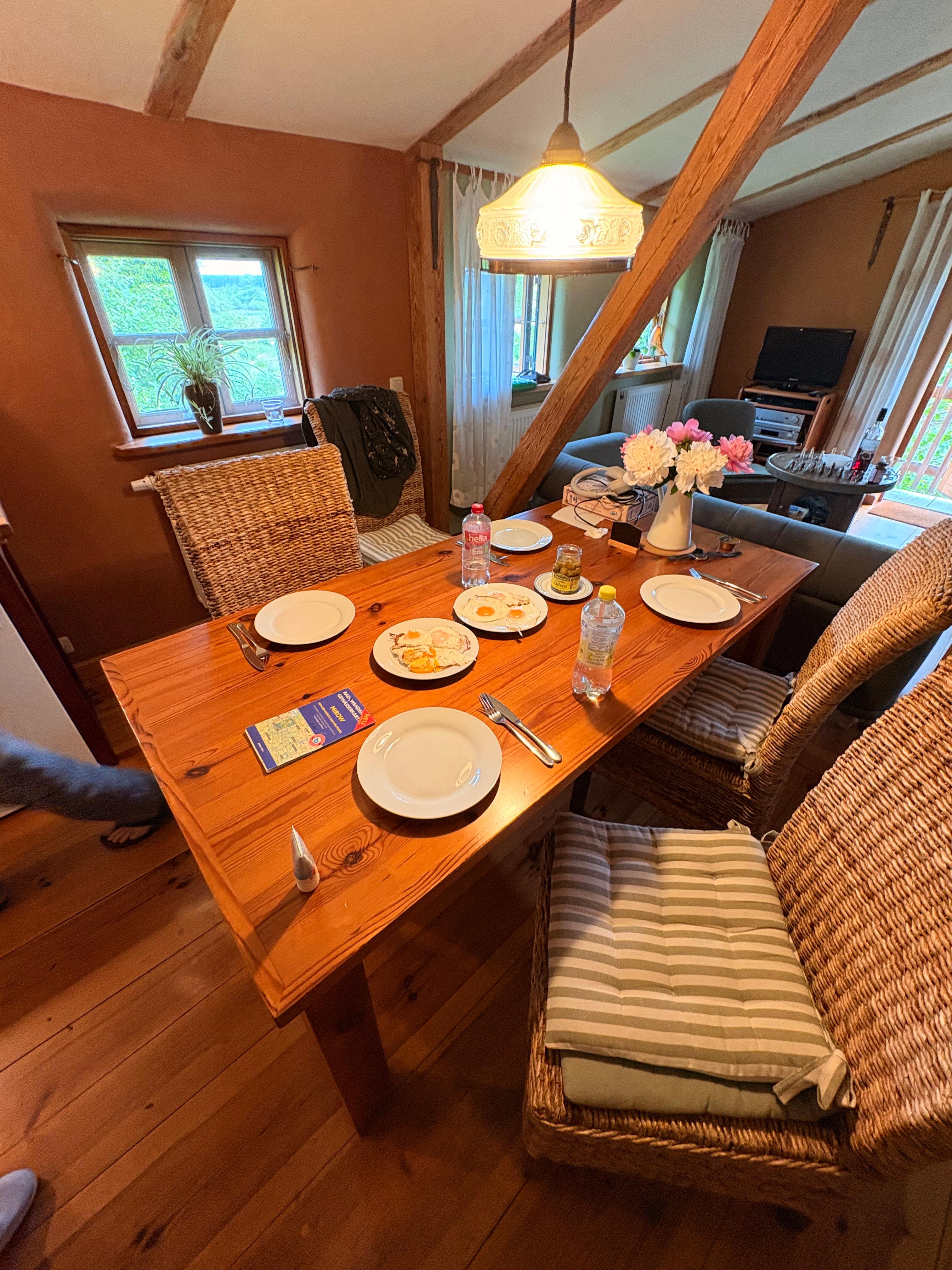 Gedeckter Tisch im Ferienhaus